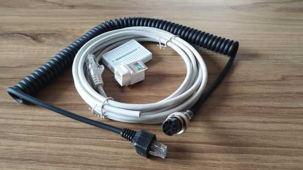 Skrętka, kabel mikrofonowy, gniazdo RJ-45 i płytka prototypowa