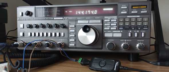 Transceiver Yaesu FT-736R gotowy do pracy w emisji cyfrowej FT8